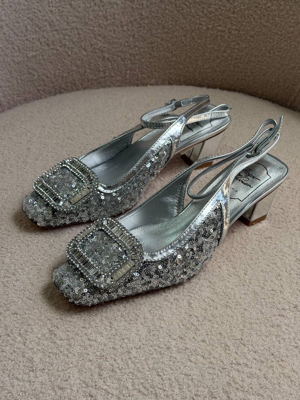 Roger Vivier
𝐑𝐎𝐆𝐄𝐑 𝐕𝐈𝐕𝐈𝐄𝐑
𝐕𝐈𝐏 𝐐𝐔𝐀𝐋𝐈𝐓𝐘
𝐒𝐈𝐙𝐄 {35 𝐭𝐨 42} 
470 dhs✅

Zain81
♥️♥️♥️