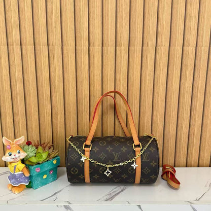 LV
Size  25×13×12.5cm
100 dhs🇦🇪🇦🇪

Zain04
♥️♥️♥️