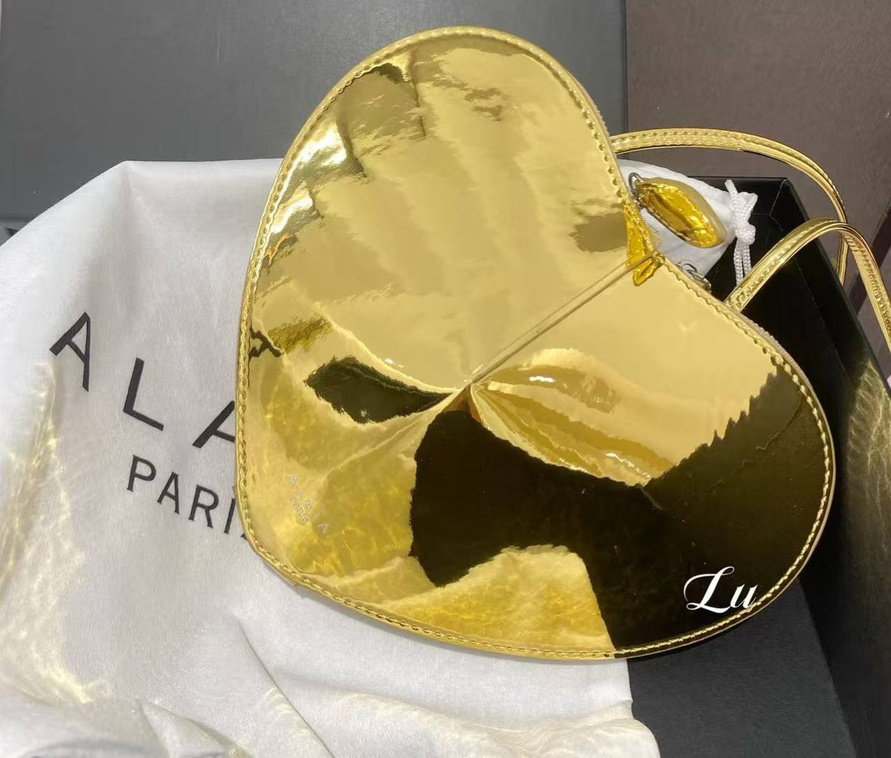 Alaia
110 dhs✅
Best  quality

with box
🎁🎁🎁

Zain74
♥️♥️♥️