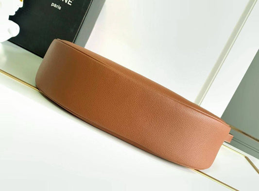 Celine
30 * 25 * 7 cm
105 dhs👑

Zain17
Zain279
♥️♥️♥️