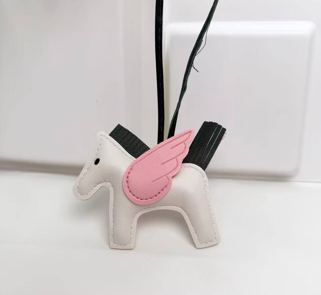 Hermes Horse Bag Charm 🔥
15 dhs✅

Zain243
♥️♥️♥️