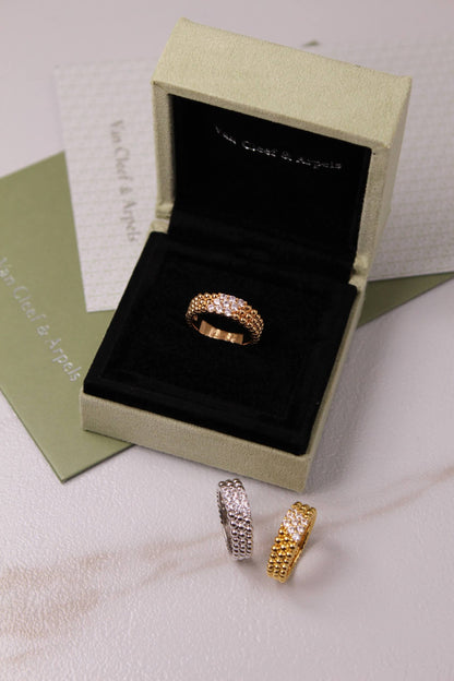 VanCleef & Arpels

Perlée diamonds ring, 3 rows
18K yellow gold, white & ChmpnGold with Stone

Super Master Quality 

For Price 👇 WhatsApp✅
0568585901 
0507557372
0552275751 Owner Zain 👌

Zain106
♥️♥️♥️