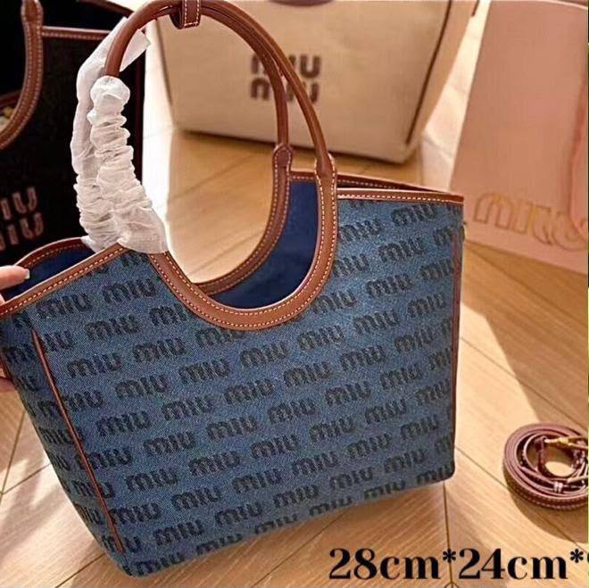 Miu Miu
28*24 cm
90 dhs💓

Zain17
♥️♥️♥️