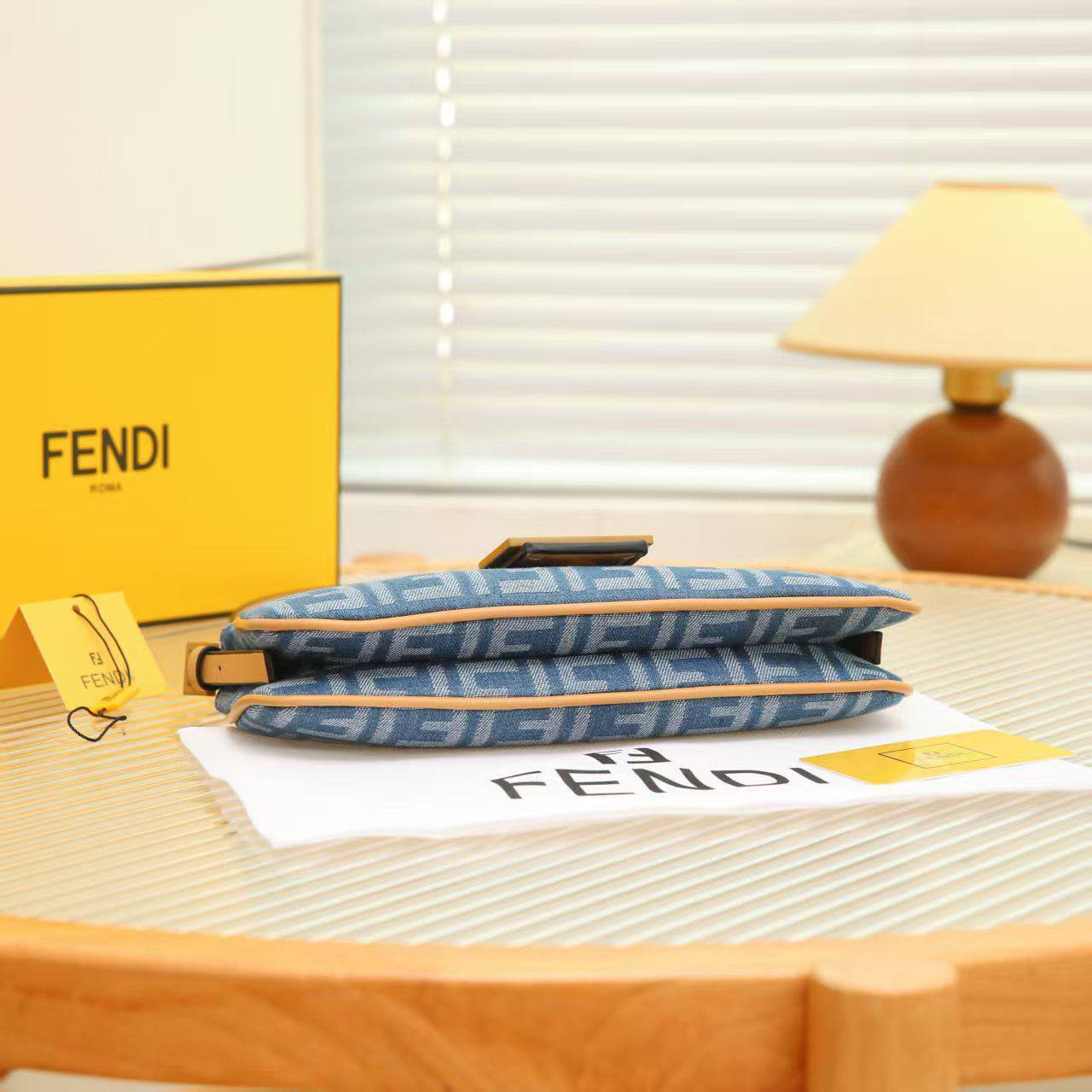 FENDI 
GOOD QUALITY 🔥
90 DHS✅
WITH BOX 📦 

Zain28
♥️♥️♥️