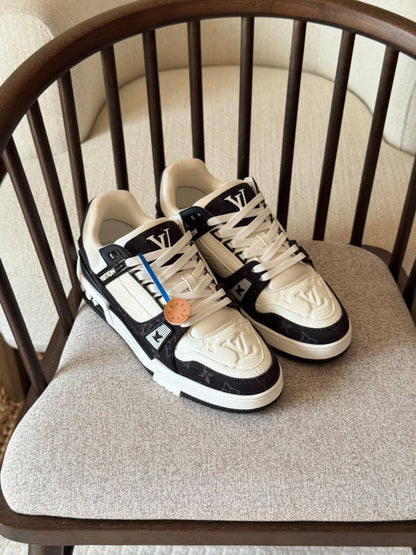 LV Sneaker 

AAA Quality

 size:40 to 46 

560 dhs🇦🇪🇦🇪

Zain185
♥️♥️♥️