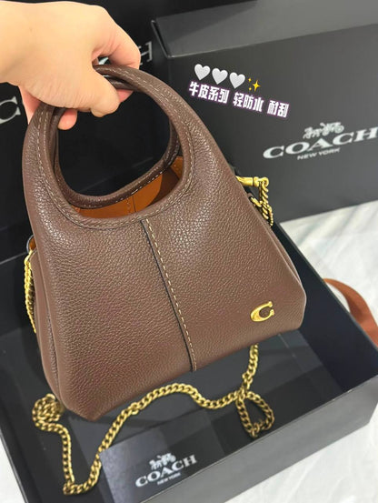 Coach
105 dhs✅
size：20cm
High-quality with box

Zain35
♥️♥️♥️