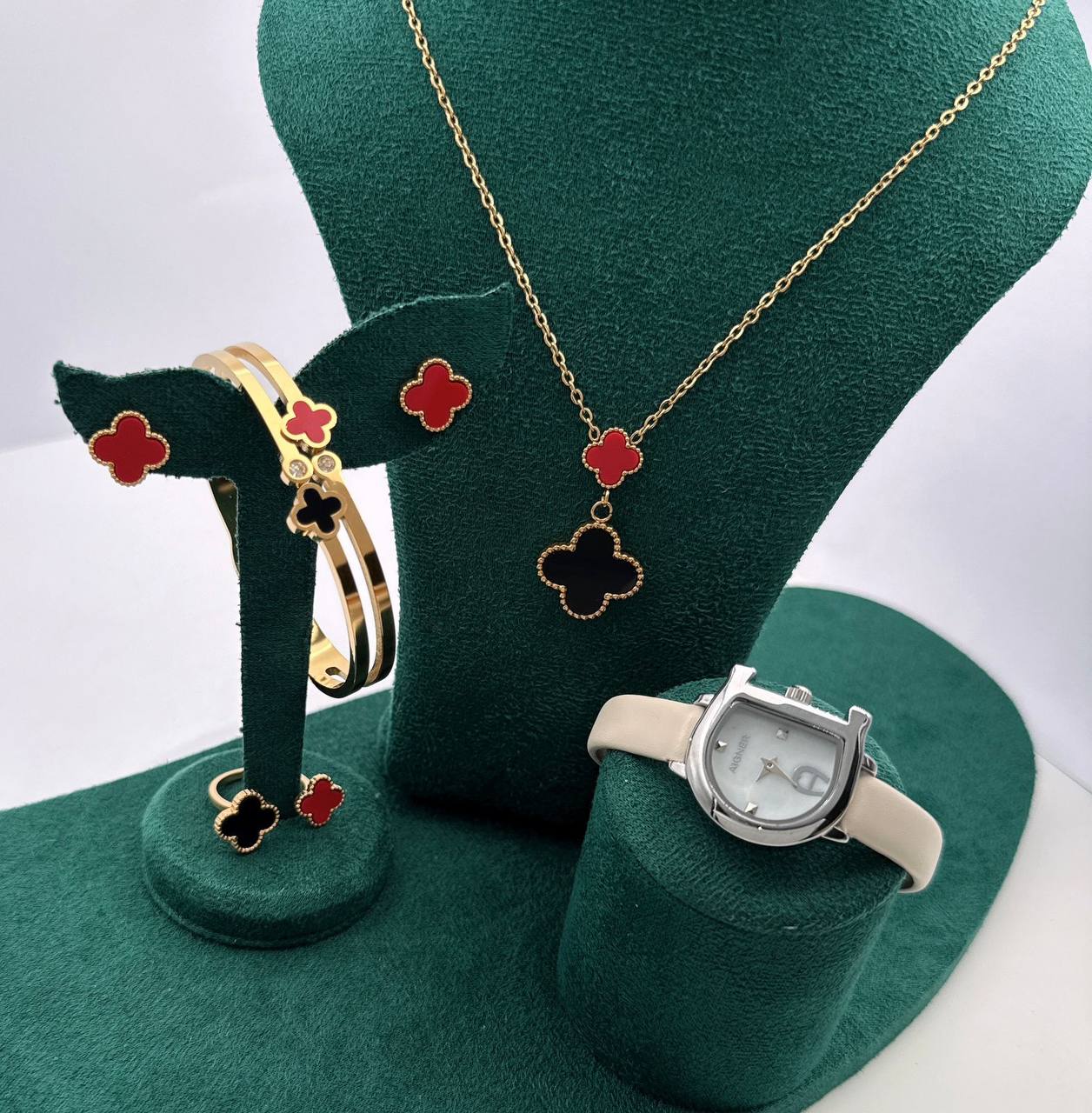 Accessories Set

With box 
🎁🎁🎁

90 dhs🪙💚

Zain45
♥️♥️♥️