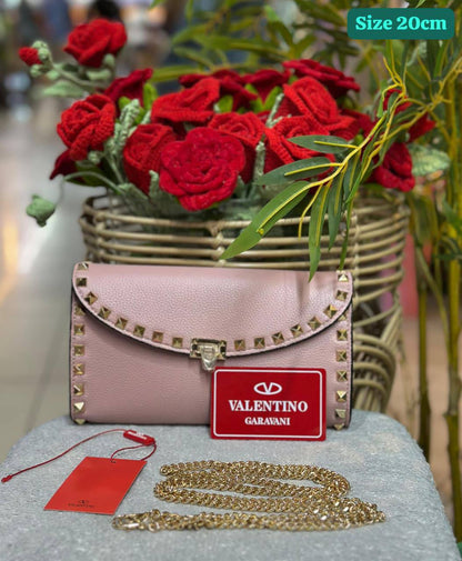 Valentino
Good quality 

with box 🎁🎁🎁

115 dhs💓

Zain186
♥️♥️♥️