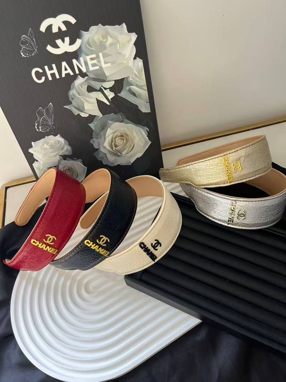Headband 🔥*
good quality 💯
With paper bag 🛍️
20 dhs🪙🌨️
With master box 🗃️ 
40 dhs🪙🌨️

Zain216
♥️♥️♥️