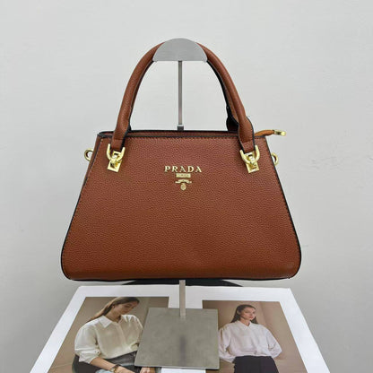 Prada
75 dhs💓

Zain232
♥️♥️♥️