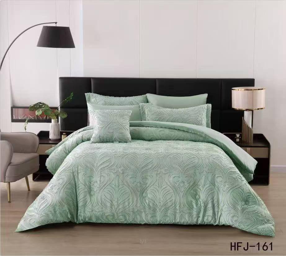 New collection 💥💥💥
Normal 
Embroidered 
Comfort set 
King size comfort 6pcs set 
140 dhs🪙🌨️

Zain99
♥️♥️♥️