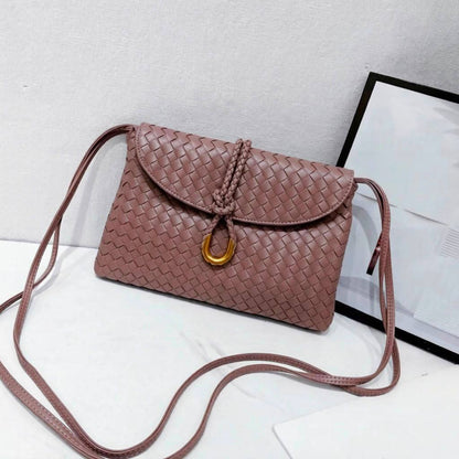 BOTTEGA
GOOD QUALITY 
WITH BOX 
110 dhs💛

Zain295
♥️♥️♥️
