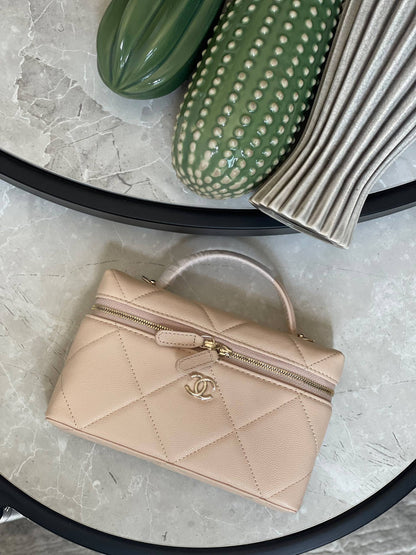 Chanel  ✨💥
Available original box 📦 
With full packing 🎀🎀
Super high quality 💥💥


For Price 👇 WhatsApp✅
0568585901 
0507557372
0552275751 Owner Zain 👌

Zain283
♥️♥️♥️