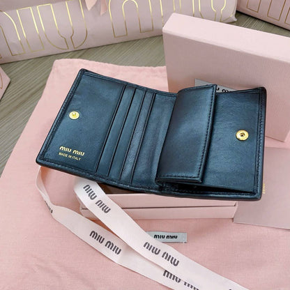 Miu miu

320 dhs🇦🇪🇦🇪🇦🇪

Zain275
♥️♥️♥️