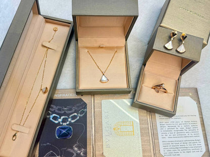 Bvlgari Set
Master +++
For Price 👇 WhatsApp✅
0568585901 
0507557372
0552275751 Owner Zain 👌

Zain209
♥️♥️♥️