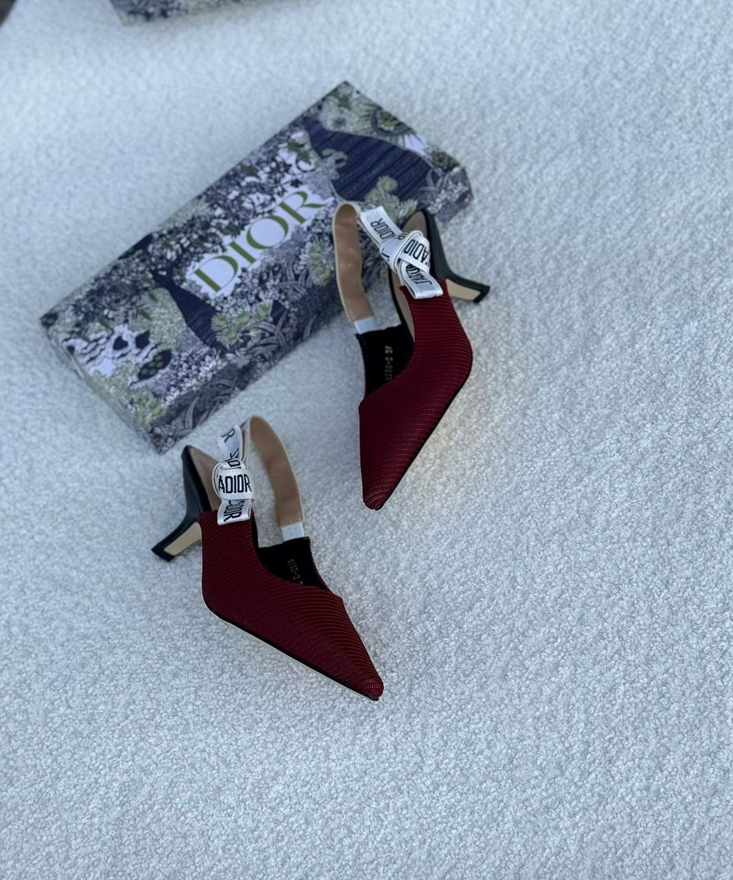 New. Dior Heel 

   Size  .  36.  to 41

100 dhs✅

Zain80
♥️♥️♥️