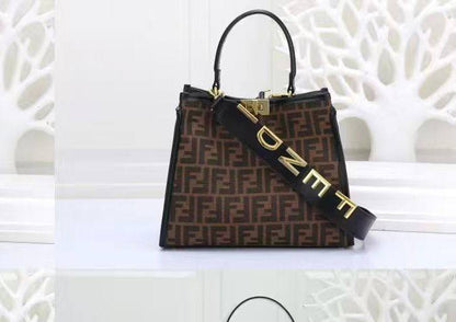 Fendi
105 dhs❣️

Zain190
♥️♥️♥️