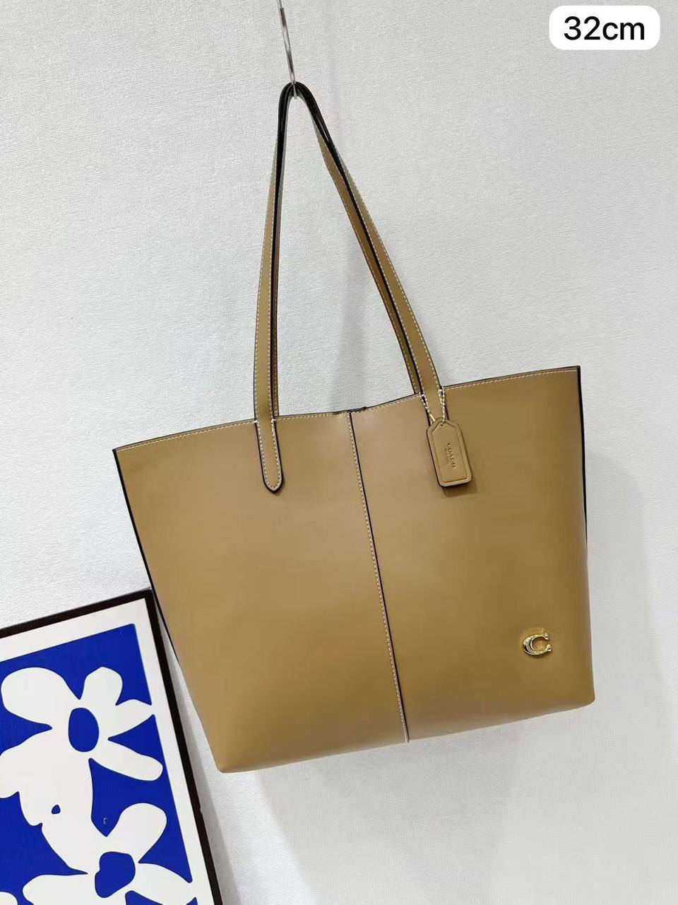 💗 Coach / LACOSTE

1⃣️First quality 

Size: 48 ~ 32 * 28.5 cm
85 dhs🇦🇪🇦🇪

Zain115
♥️♥️♥️