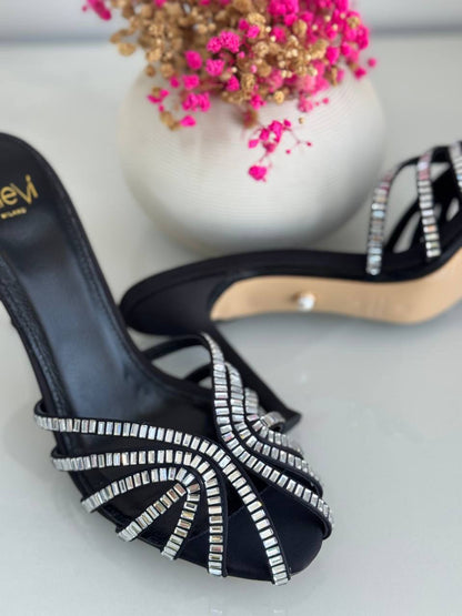 Alevi
*Vip quality* 
*Size:36 to 41* 
450 dhs✅

Zain113
♥️♥️♥️
