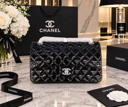 Chanel Bag 

 25Cm 
With Box
Shinny Leather
230 dhs🇦🇪🇦🇪

Zain131
♥️♥️♥️