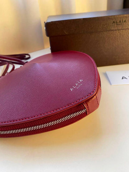 Alaia Le Cœur bag
*Size 21 cm*
For Price 👇 WhatsApp✅
0568585901 
0507557372
0552275751 Owner Zain 👌

Zain274
♥️♥️♥️