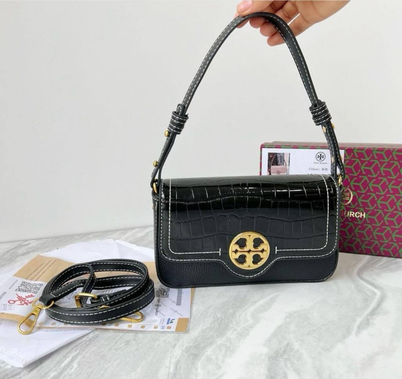 Tory Burch
with box
🎁🎁🎁

offer offer
65 dhs✅

Zain219
♥️♥️♥️