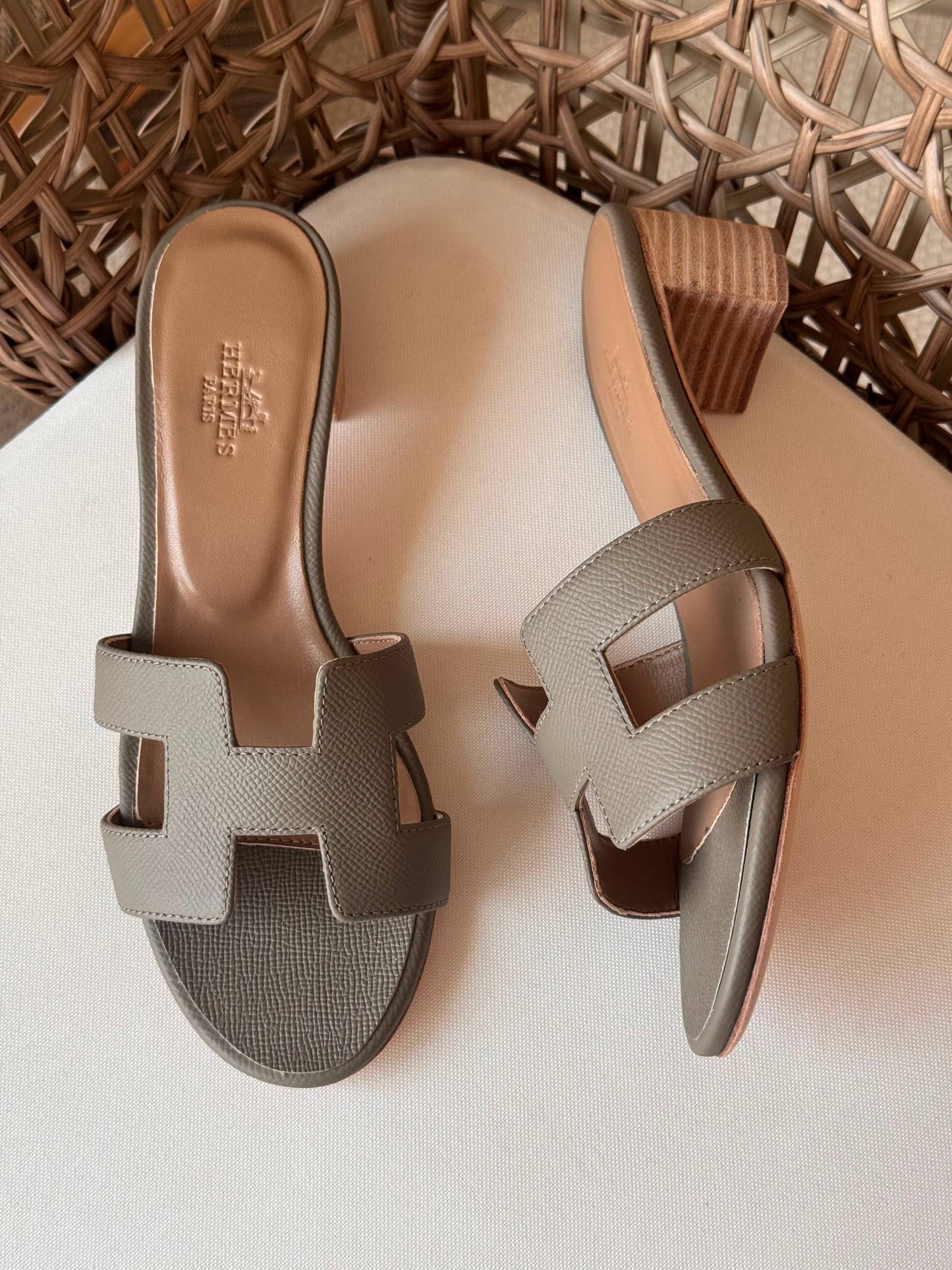 HERMES  
✨ Collection
👠 36–41
💎 Premium Quality
🔥 Super Master
450 dhs✅

Zain198
♥️♥️♥️