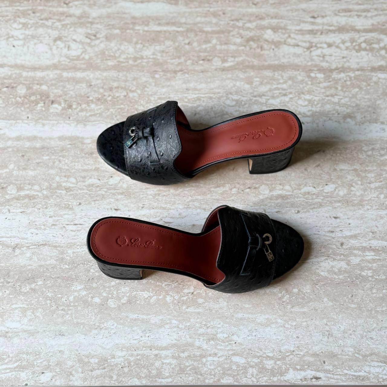 Loro Piana
AA Quality
Size 36 to 41
550 dhs🇦🇪🇦🇪

Zain288
♥️♥️♥️