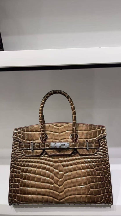 Hermes
New
GOOD QUALITY 
130 dhs👑
SIZE 30CM

Zain200
♥️♥️♥️