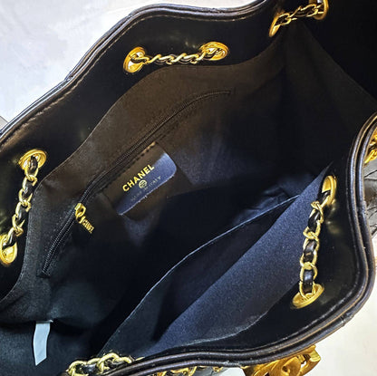 CHANEL 

NEW CAME 

BIG SIZE 
GOOD QUALITY 
115 dhs🇦🇪🇦🇪

Size:30cm
Zain39
♥️♥️♥️