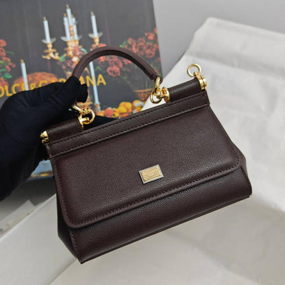 D&g
Master
310 dhs🪙🌨️

Zain192
♥️♥️♥️