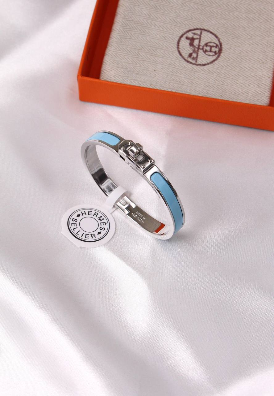 *HERMES*  🧡🐎
    *  ⬆️MINI CLIC KELLY BRACELET
* ⁠↗️ *Super Master Quality* ®️
* ⁠Gold Plated
* ⁠Size 17cm
*125 dhs👑* with *Normal* Box & Bag
*145 dhs👑* with *Orignal* Packaging 🎁

Zain209
♥️♥️♥️