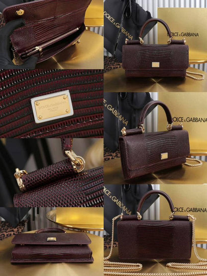 Dolce & GABBANA

100 DHS🇦🇪

 each 

with box
Zain26
♥️♥️♥️