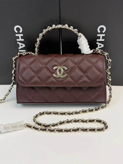 Dior
110 dhs✅
size：22cm
Good-quality 

with box🎁🎁🎁

Zain35
♥️♥️♥️