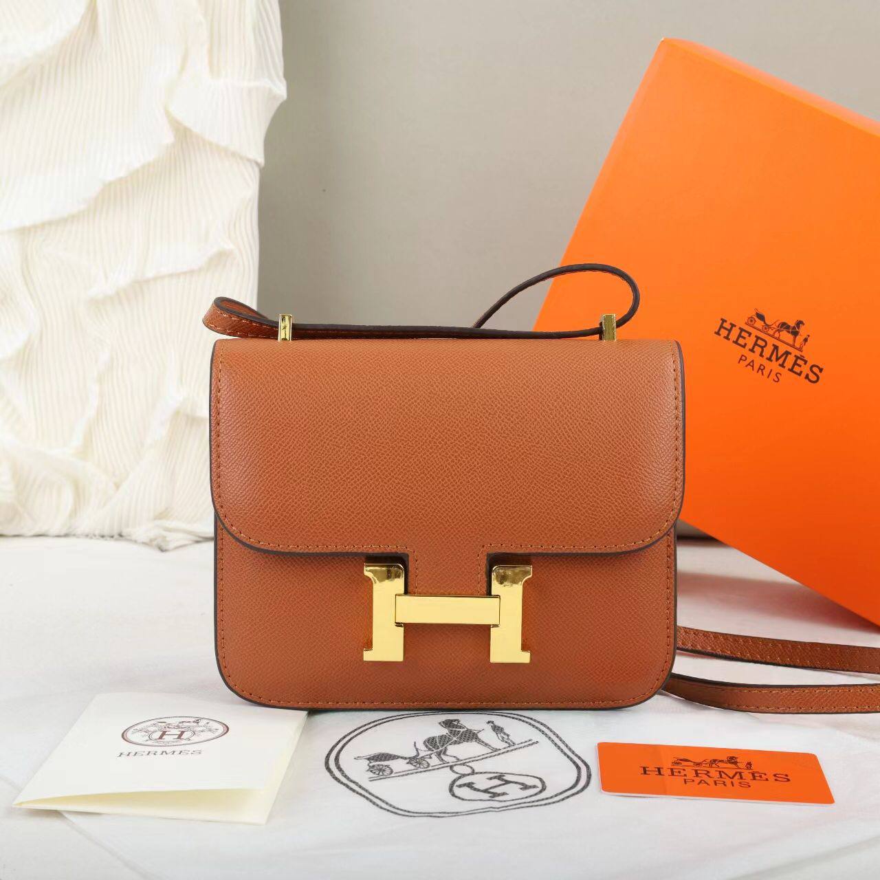 Hermes
100 dhs✅
with box
🎁🎁🎁

size
Small 19×6×15cm
Medium 24×6×17cm

Zain42
♥️♥️♥️