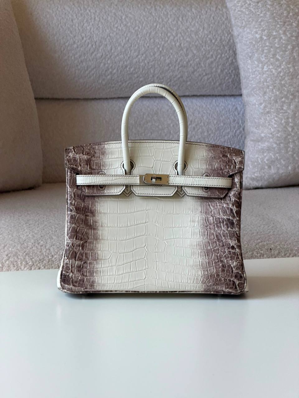 Hermes
Birkin croc 25cm💕master quality😍with box❤️
750 dhs✅

Zain52
♥️♥️♥️