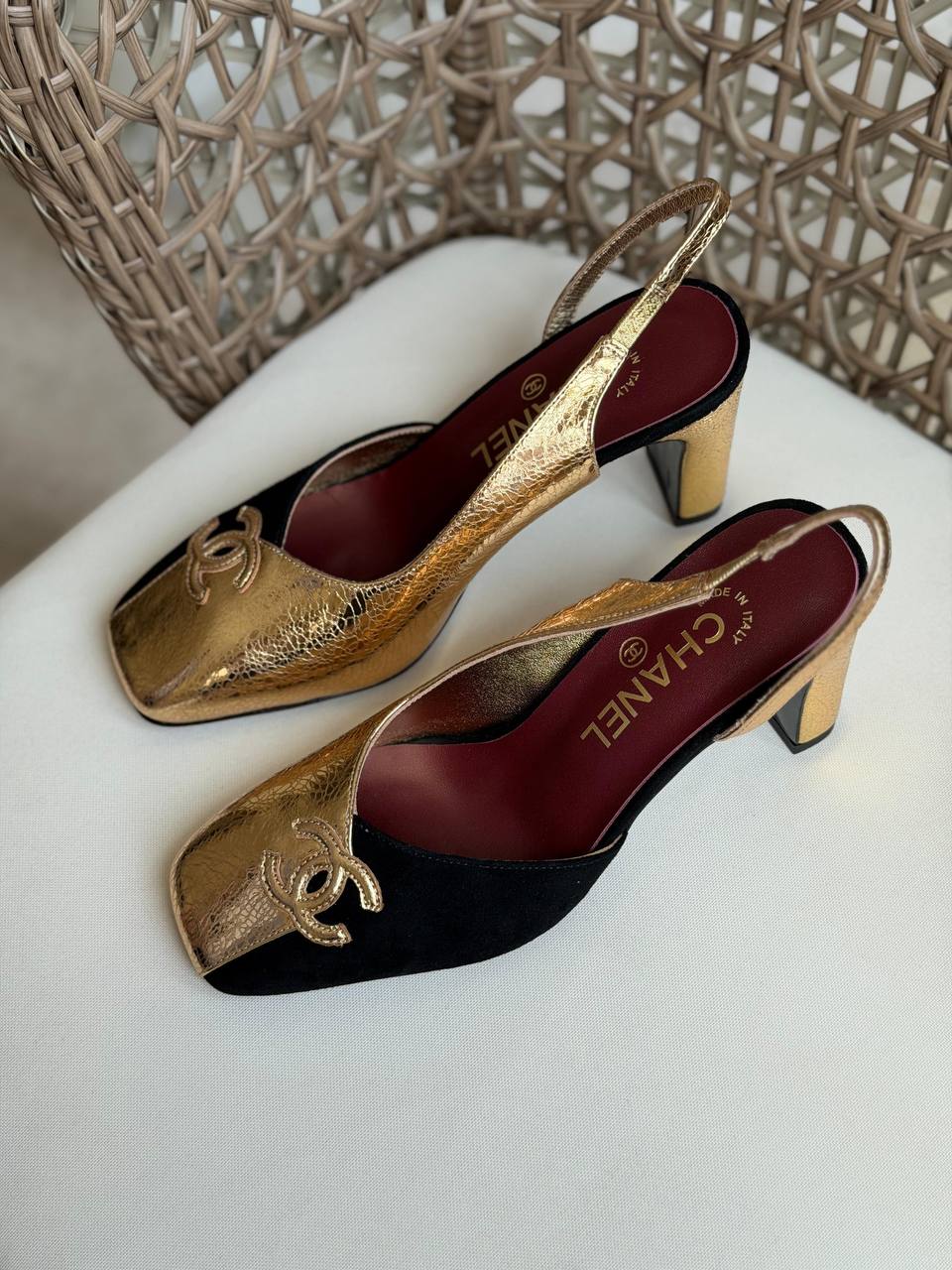 CHANEL 
Size: 36 to 41
Super master quality 
450 dhs✅

Zain198
♥️♥️♥️