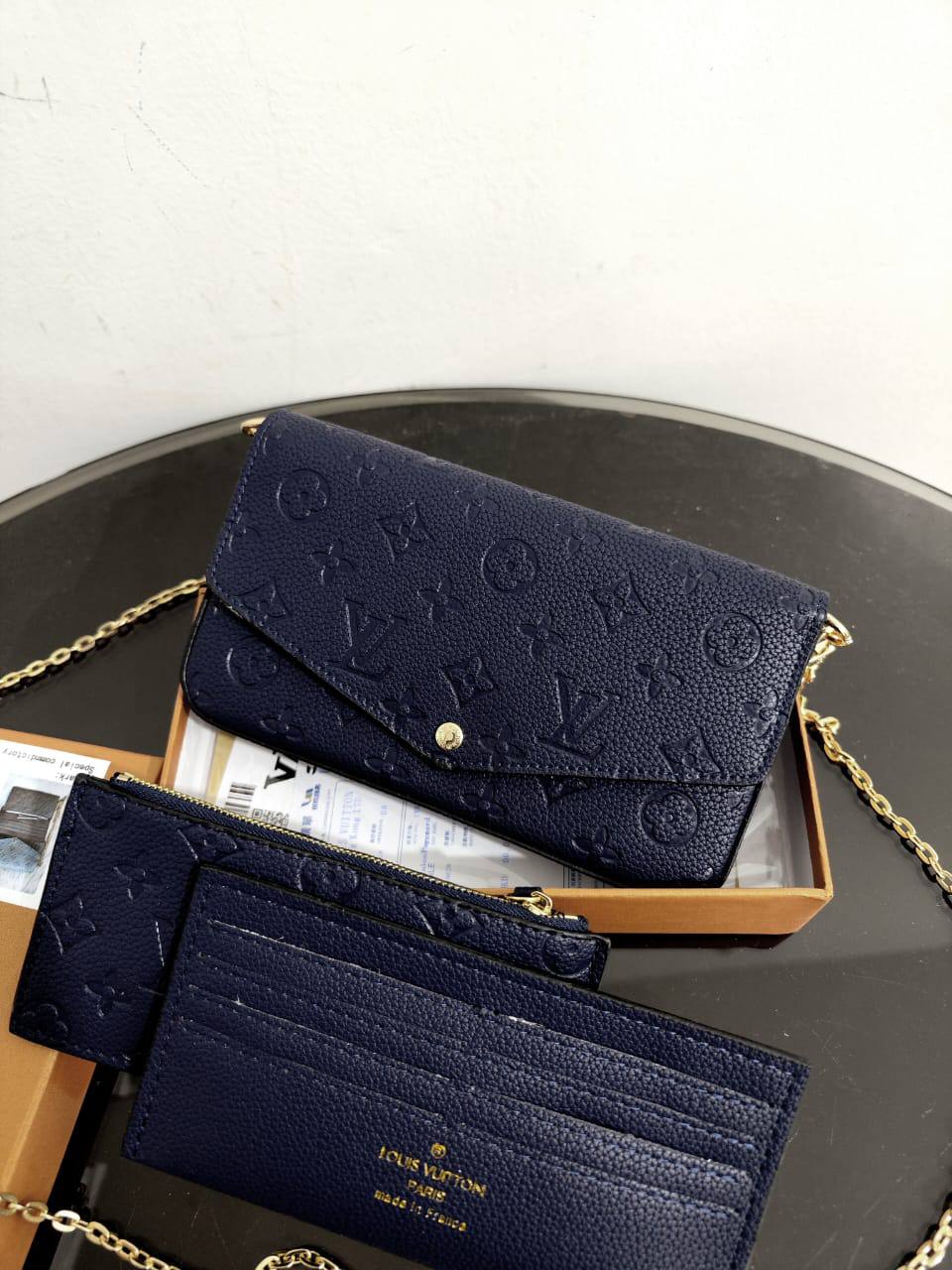 LV
75 dhs🇦🇪🇦🇪
high quality 
With box

Zain26
♥️♥️♥️