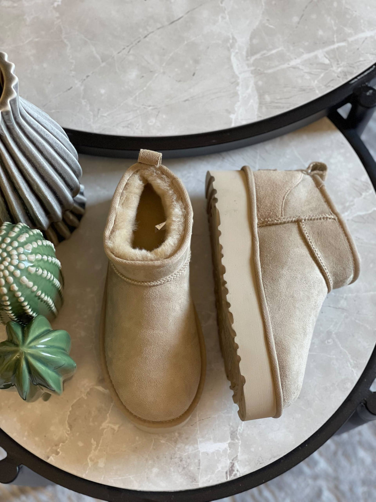 NEW UGG

Vip quality

Size 36 to 41

500 dhs🇦🇪🇦🇪🇦🇪

Zain113
♥️♥️♥️