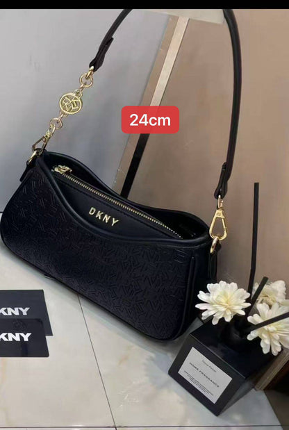 DKNY
95 dhs❣️

Zain102
♥️♥️♥️