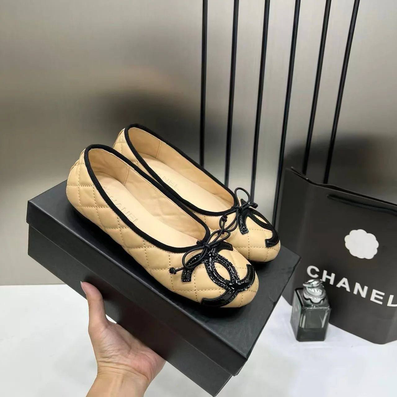 Chanel
Size 36-41 
Master quality 😊😊😊
280 dhs💓

Zain207
♥️♥️♥️