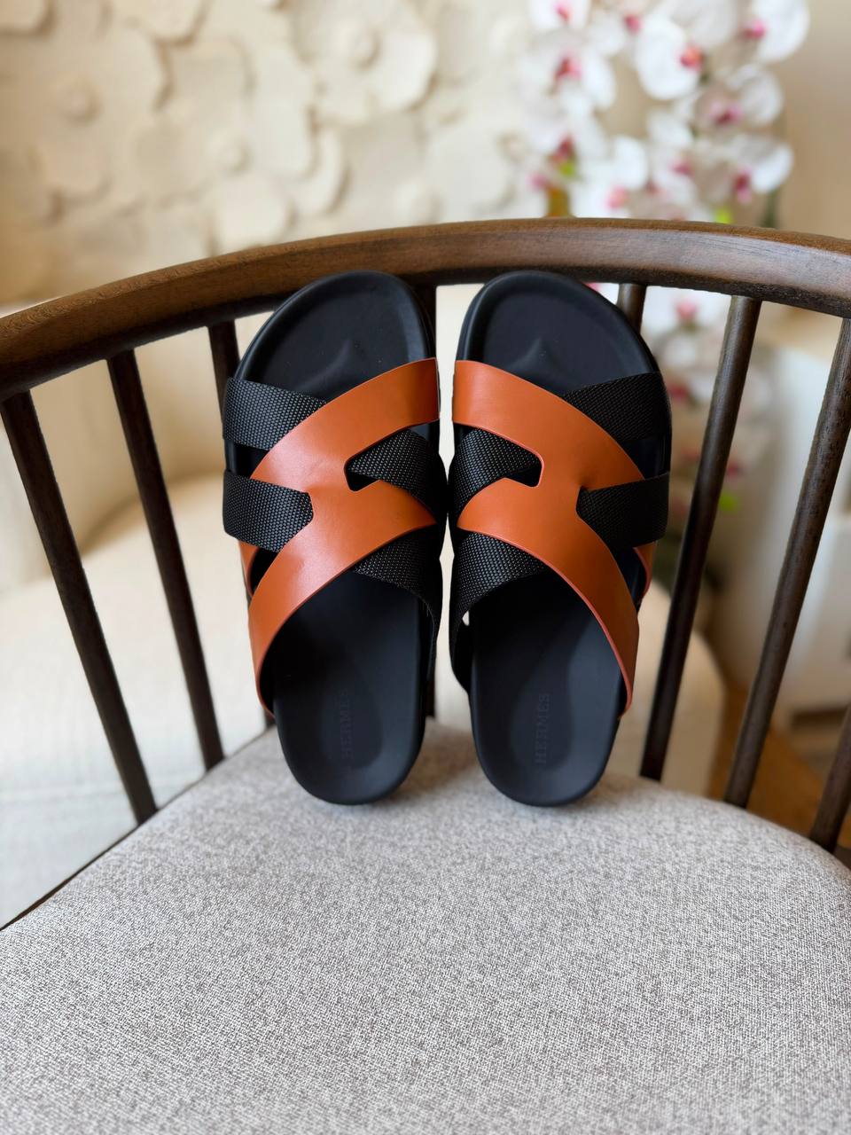 HERMES SLIPPERS
*AAA QUALITY*
*size: 40 to 47*
450 dhs✅

Zain185
♥️♥️♥️