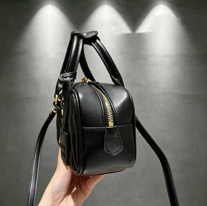 MIU MIU 

NEW CAME 
HIGH QUALITY 

WITH BOX 
115 dhs🇦🇪🇦🇪

Zain39
♥️♥️♥️