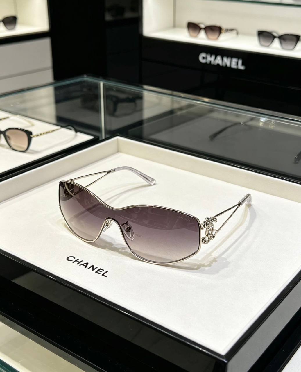*Sunglasses 🕶️ ❤️‍🔥*
Super master quality 💯
With master box 🗃️ 
And paper bag 🛍️
170 dhs✅

Zain216
♥️♥️♥️