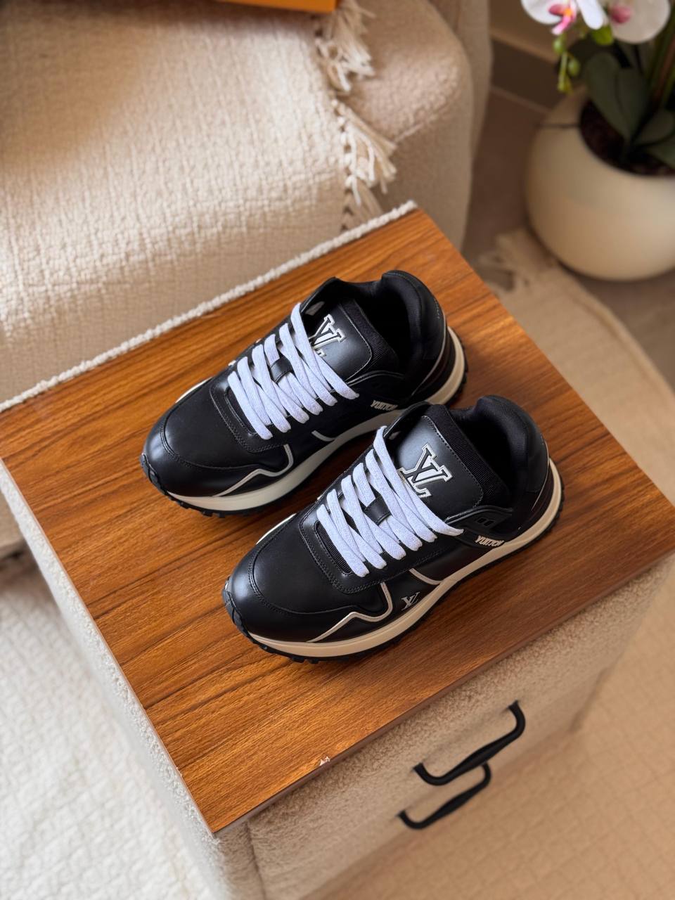 Run Away Maxi Sneaker
*AAA Quality*
*size:40 to 46*
600 dhs🪙💚

Zain185
♥️♥️♥️