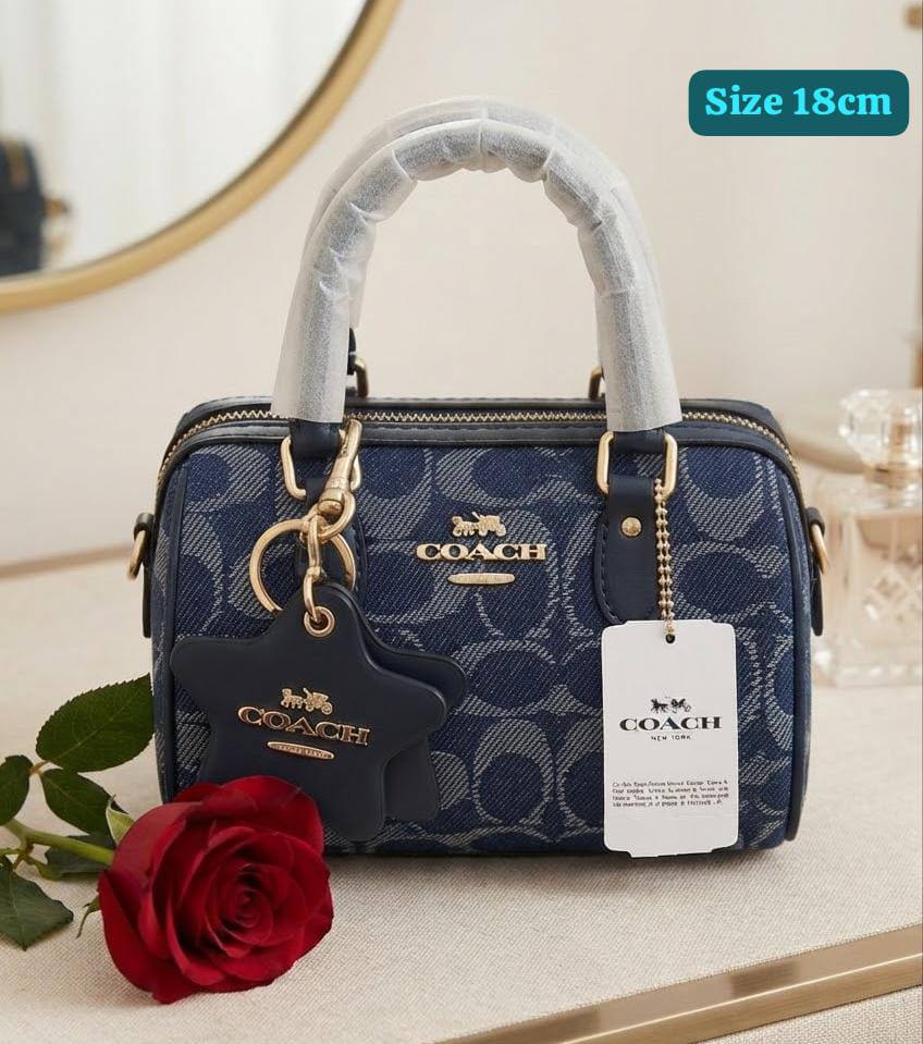Coach 

Good quality 

with box 
105 dhs🇦🇪🇦🇪

Zain186
♥️♥️♥️