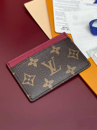 💞  *Lv*💞
💞*card holder*💞
210 dhs🪙🌨️

Zain275
♥️♥️♥️