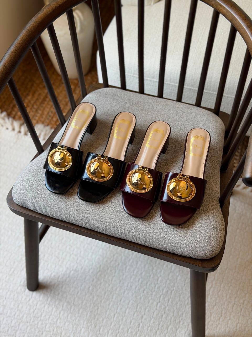 Dior
𝐕𝐈𝐏 𝐐𝐔𝐀𝐋𝐈𝐓𝐘
𝐒𝐈𝐙𝐄 {35 𝐭𝐨 42} 
450 dhs✅

Zain81
♥️♥️♥️