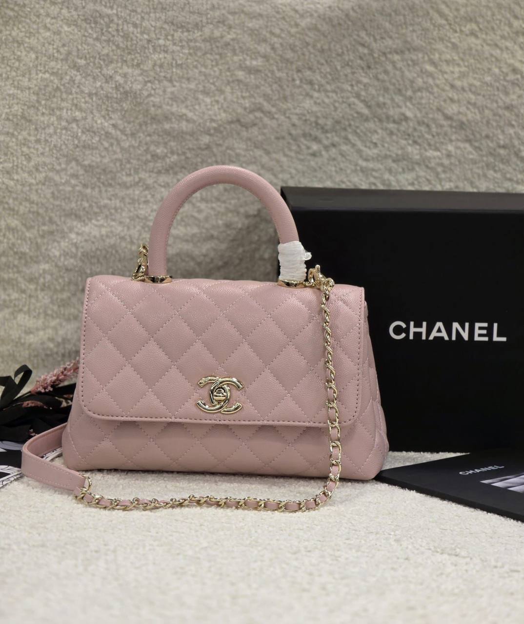 Chanel
Master
   23Cm 

With Box🎁🎁🎁

280 dhs💓

Zain131
♥️♥️♥️