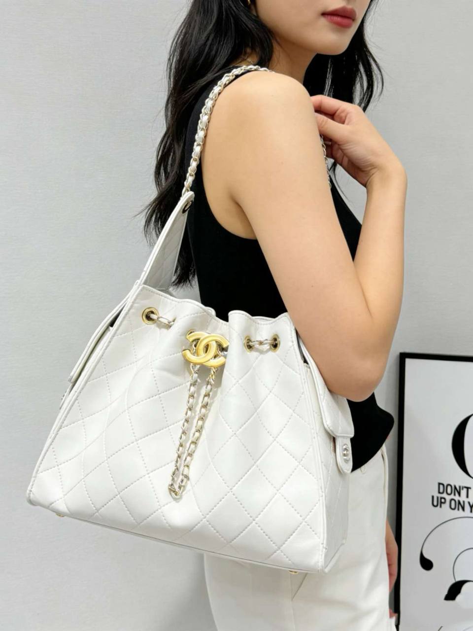 CHANEL 
GOOD QUALITY 
120 dhs✅
28cm

Zain39
♥️♥️♥️